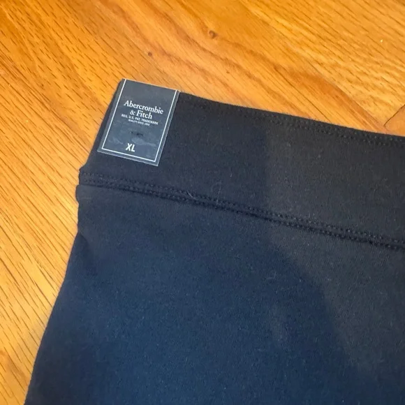 NWT Abercrombie & Fitch Black Joggers with Logo - Picture 7 of 7